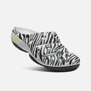 New Keen Slip on sandals